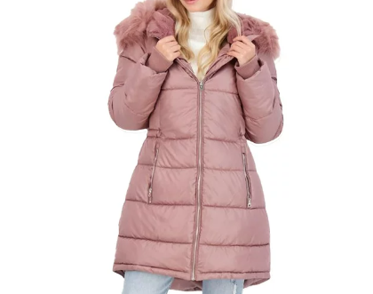 Eleva tu estilo invernal con el Abrigo Acolchado Jessica Simpson. Este abrigo invernal acolchado con capucha de piel sintética ha ganado una calificación de 4.4 estrellas en 71 reseñas. Añade un toque de moda a tu temporada de invierno y mantente cálida con estilo.