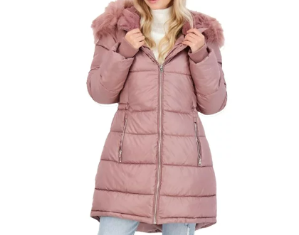 Eleva tu estilo invernal con el Abrigo Acolchado Jessica Simpson. Este abrigo invernal acolchado con capucha de piel sintética ha ganado una calificación de 4.4 estrellas en 71 reseñas. Añade un toque de moda a tu temporada de invierno y mantente cálida con estilo.

