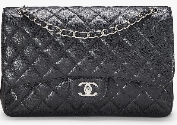 Eleva tu estilo con la CHANEL Pre-Loved Black Quilted Caviar New Classic Flap Jumbo en negro. Descubre el lujo del cuero caviar importado y el distintivo cierre Turnlock CC Dior. Con detalles en excelente condición, esta obra maestra italiana ofrece un toque de sofisticación. ¡Haz una declaración de moda por US$8,055.00 con devoluciones gratuitas en Amazon!