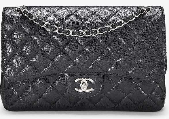 Eleva tu estilo con la CHANEL Pre-Loved Black Quilted Caviar New Classic Flap Jumbo en negro. Descubre el lujo del cuero caviar importado y el distintivo cierre Turnlock CC Dior. Con detalles en excelente condición, esta obra maestra italiana ofrece un toque de sofisticación. ¡Haz una declaración de moda por US$8,055.00 con devoluciones gratuitas en Amazon!