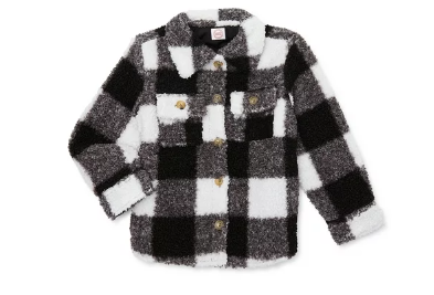 Descubre la Chaqueta Sherpa Faux de Wonder Nation para niñas. Con una clasificación de 4.9 estrellas en 39 reseñas, esta "shacket" no solo mantiene a tus pequeñas abrigadas sino que también les brinda un toque de estilo invernal. Disponible en tallas 4-18, es una elección perfecta para la moda infantil.

