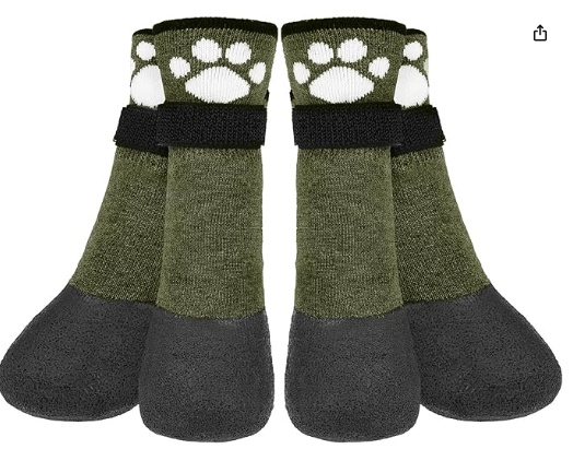 Protege las patitas de tu peludo amigo con los calcetines antideslizantes de BEAUTYZOO. Ideales para días fríos de invierno, nieve o lluvia, estos calcetines ofrecen agarre impermeable y evitan que tu mascota lame sus patas. Con una calificación de 3.7 estrellas, son esenciales para mantener a tu perro seguro y cómodo por $20.99.