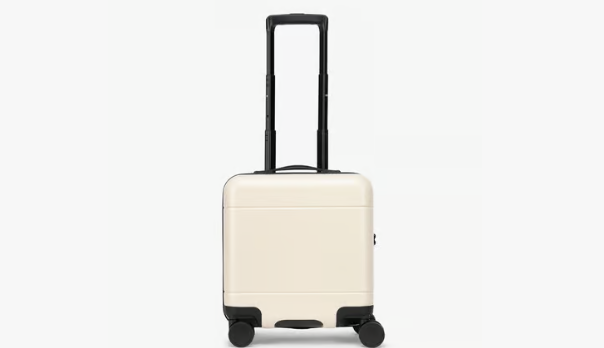 Viaja con estilo y comodidad con el Mini Equipaje de Mano Calpak Hue. Descubre por qué este pequeño compañero es la opción preferida para aquellos que desean un viaje sin complicacion