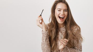 Sumérgete en el fascinante universo de la belleza con nuestra selección exclusiva de los productos de maquillaje más destacados del 2023. Aún estás a tiempo de regalar la excelencia en belleza esta Navidad. ¡Conoce los favoritos que todos desean tener!