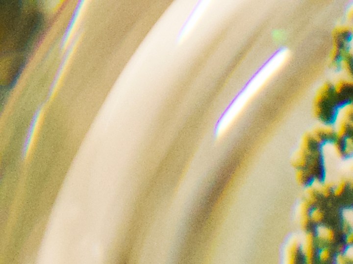 Explora la magia de la Navidad sin salir de tu presupuesto con opciones cuidadosamente seleccionadas. Desde el artesanal Ornamento de Fútbol Miami hasta el innovador Echo Pop con Smart Plug, cada artículo destaca por su originalidad y utilidad, convirtiendo la temporada de regalos en una experiencia inolvidable.