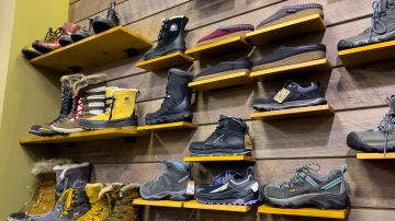 Sumérgete en el mundo invernal con nuestro análisis detallado sobre las Botas Sorel, desde los modelos más populares hasta las últimas tendencias. Descubre por qué estas botas son la elección de las celebridades y cómo han conquistado el mercado de la moda invernal en el 2023.
