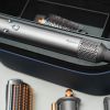 Descubre la guía definitiva para elegir el producto Dyson perfecto para tu cabello. Comparamos el Dyson Supersonic Hair Dryer, el Dyson Airwrap Multi-styler y el Dyson Corrale Straightener para ayudarte a tomar la mejor decisión según tus necesidades capilares.