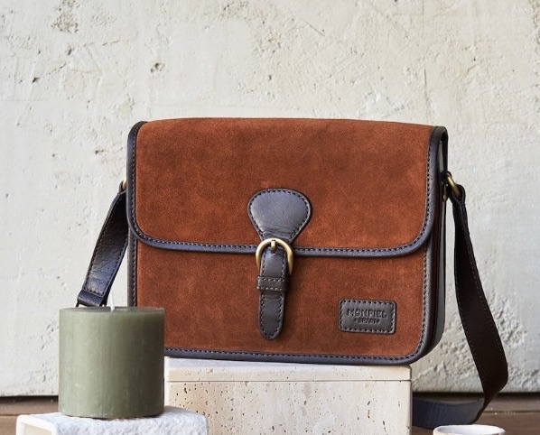 Estilo atemporal con hebilla decorativa y correa ajustable. Perfecto para el día a día en cuero, verde o negro. ¡Resalta tu personalidad!