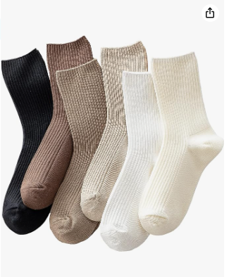 Dale un toque de estilo a tus pies con nuestros calcetines de algodón neutro para mujer. Perfectos para cualquier ocasión, desde un día casual hasta actividades atléticas, estos calcetines ofrecen comodidad duradera. Combínalos con tus botas favoritas y mantén tus pies abrigados con un toque de moda invernal.