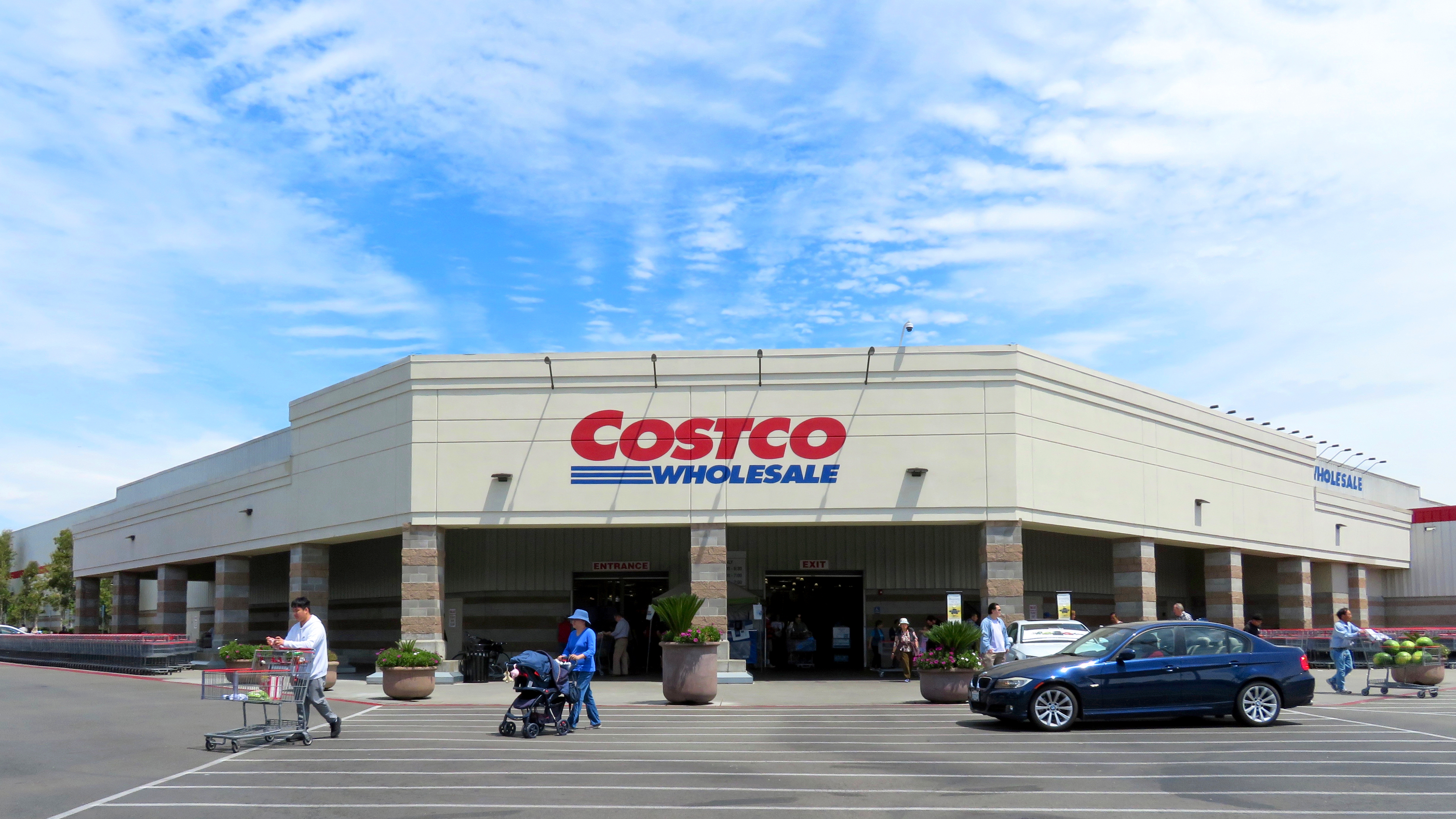 Costco, el supermercado mayorista, puede ser un desafío para conseguir acceso, pero nuestras sugerencias te ayudarán a aprovechar al máximo tus compras. Descubre cosas interesantes y ahorra comprando al por mayor mientras te estableces en Estados Unidos.