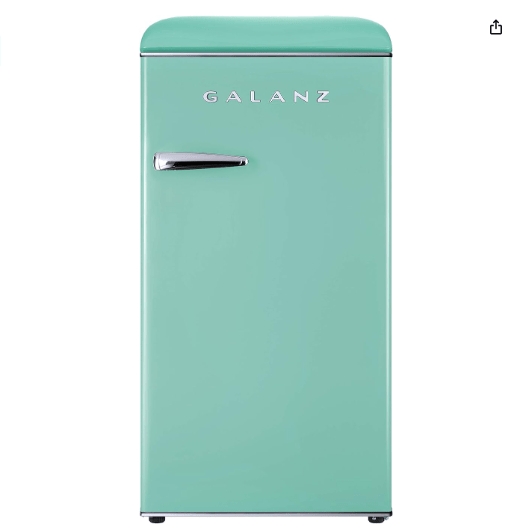 Eleva tu cocina a nuevas alturas con el Refrigerador Compacto Retro de Galanz. Con un color verde encantador y un diseño clásico, este electrodoméstico no solo ofrece funcionalidad sino también un toque nostálgico. Con características como termostato mecánico ajustable y congelador, este refrigerador de una puerta se convierte en el centro de atención de tu espacio.