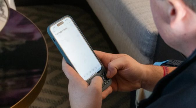 Funcionalidades avanzadas: Desde atajos de teclado hasta la aplicación oficial en desarrollo, descubre las capacidades extras del estuche Clicks.