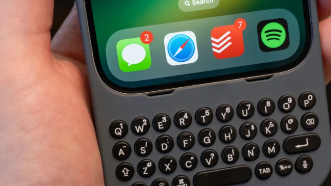 Experiencia táctil: Un análisis detallado de cómo se sienten las teclas al escribir en el teclado Clicks y la adaptación de los usuarios.
