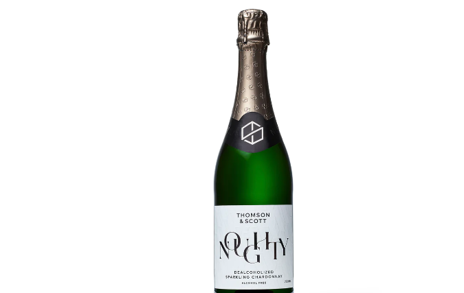 Sumérgete en la experiencia de Noughty, donde la exquisitez del chardonnay orgánico se une a la sostenibilidad. Este vino sin alcohol ofrece una opción legítima para el día a día, y con un precio accesible desde $22 en Boisson, es una invitación a deleitar el paladar sin límites.

