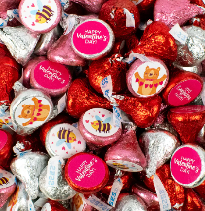 Endulza su día con 100 Hershey's Kisses decorados. Un regalo dulce y festivo que expresa tu cariño. ¡Chocolates que dicen "te quiero"!