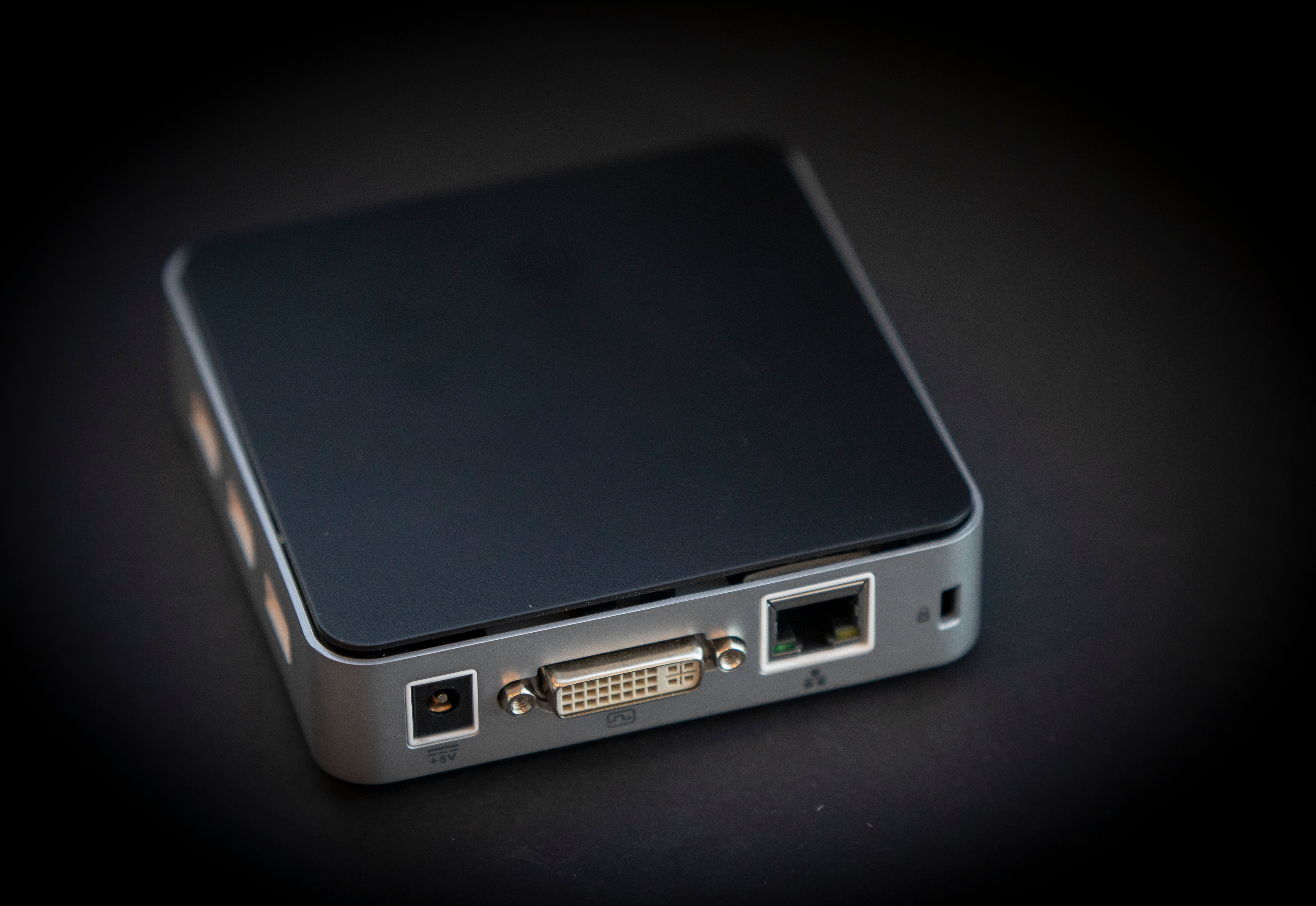 Chuwi LarkBox X: Tu aliado en productividad. Con 12 GB de RAM, 512 GB de almacenamiento SSD y conexiones avanzadas, este mini PC redefine la eficiencia a un precio accesible.