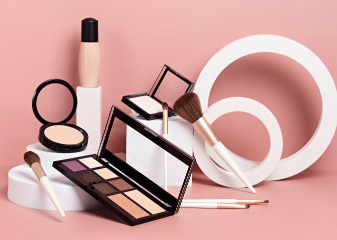 Evita decepciones en tu rutina de belleza. Conoce por qué los expertos desaconsejan comprar maquillaje en Big Lots. Descubre alternativas asequibles en tiendas confiables que garantizan productos frescos y de calidad para realzar tu belleza.