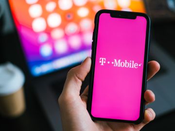 Explora las ofertas irresistibles de T-Mobile para obtener smartphones gratis. Compra, arrienda o aprovecha promociones por tiempo limitado y únete a la red 5G líder.