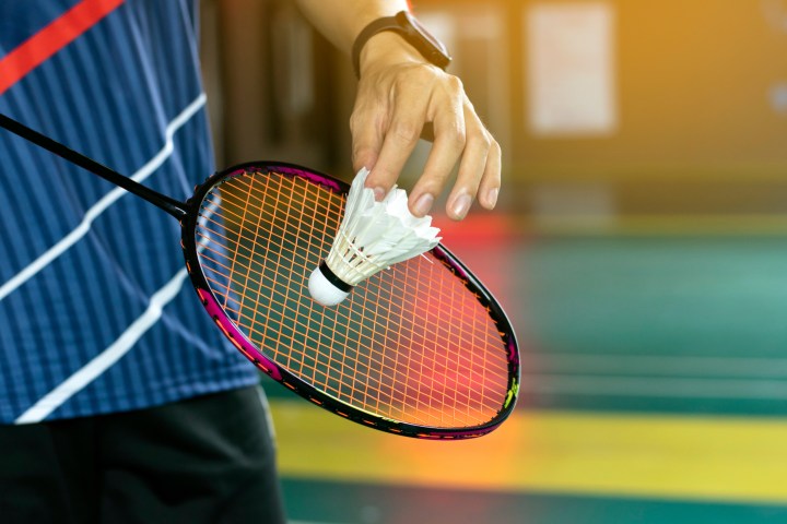 Descubre la emocionante YONEX Nanoray 10F Hi-Flex, una raqueta de bádminton preencordada que combina flexibilidad y durabilidad a la perfección. Sumérgete en un análisis detallado de sus características clave y descubre por qué es la elección predilecta para jugadores que buscan rendimiento sin comprometer su presupuesto.