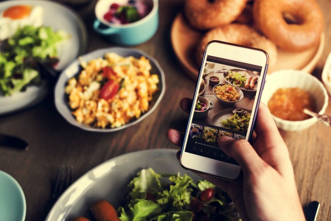 Detalles reveladores sobre los retrasos en las solicitudes de SNAP en Tennessee y Texas. Analizamos el informe de Every Texan que destaca un 32% de demoras, superando el límite federal. ¿Cómo impacta esto en las despensas de alimentos y qué soluciones se están implementando?