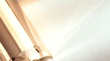 Conoce los 10 imprescindibles para una piel radiante en invierno. Desde cremas hidratantes hasta innovadoras mascarillas, descubre cómo cuidar tu piel durante los meses más fríos. ¡La clave para un cutis resplandeciente!