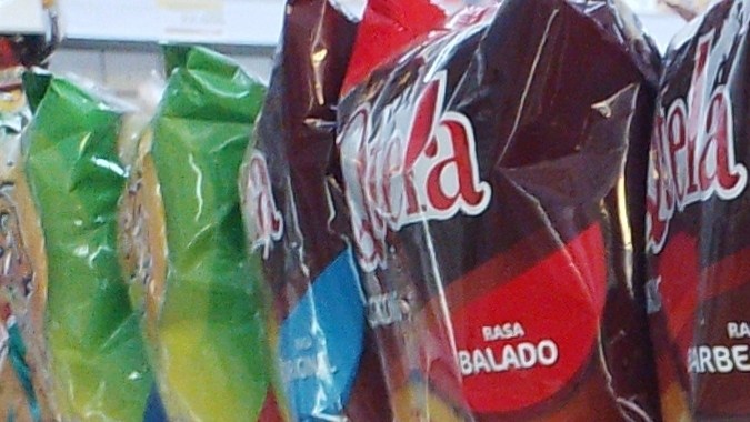 Los snacks de marcas suelen ser los más engañosos de todos, por eso se aconseja evitar comprarlos en estas condiciones