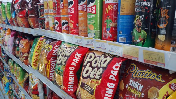 Los snacks de marcas suelen ser los más engañosos de todos, por eso se aconseja evitar comprarlos en estas condiciones