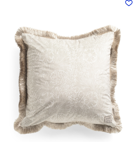 Renueva tus almohadas con elegancia gracias a ASHLEY WILDE. Flecos de caléndula para un toque distintivo.