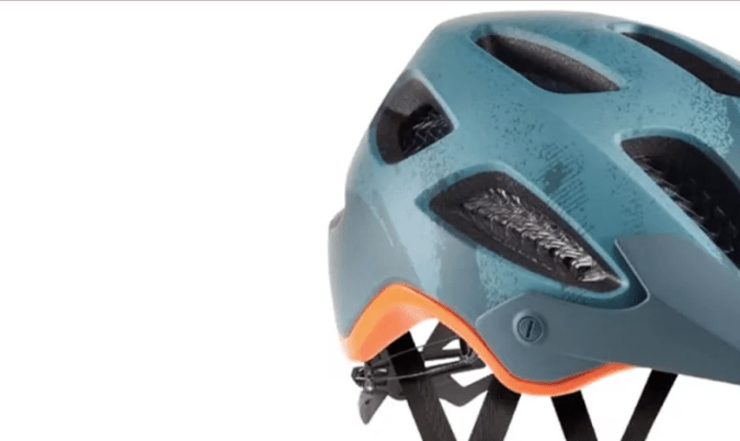 Aventura en dos ruedas con seguridad: Casco Trek Rally WaveCel con descuento del 25%. Llévalo por $120 en REI.