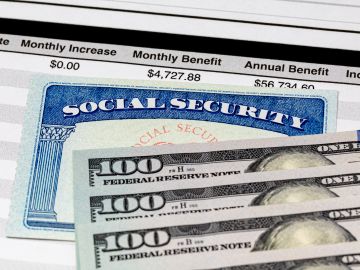Últimas noticias financieras: Seguro Social emite pagos de hasta $1,907 para jubilados y personas con discapacidad. Entérate de los requisitos y fechas importantes.