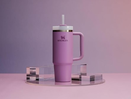 "Descubre la revolución en termos con el Stanley Quencher H2.0 FlowState. Más que un simple vaso aislado, este producto ha conquistado a más de 51,530 usuarios con su durabilidad, funcionalidad y estilo. Aprovecha la oferta exclusiva y adquiere el tuyo por solo $35.00 en lugar de $50.00. ¡Haz de cada sorbo una experiencia inigualable!