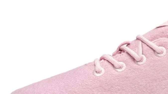 Camina en comodidad con las icónicas Zapatillas Allbirds de lana merino. Precio no especificado, ¡descúbrelo en REI para una caminata sin igual!