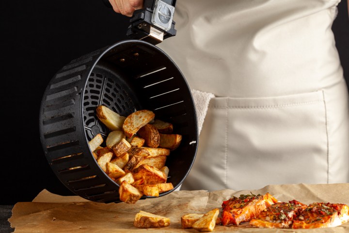 Descuento histórico del 36% en el elegante Horno Tostador y Freidora KitchenAid. Desde leudar hasta freír al aire, este electrodoméstico hace todo. Con fácil limpieza y precalentamiento en minutos, aprovecha la oferta en Amazon y eleva tu cocina a otro nivel.