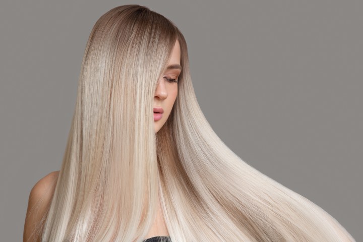 cuida de tu cabello rubia con estos 3 productos No. 3 Hair Perfector, No. 4 Bond Maintenance Shampoo y No. 5 Bond Maintenance Conditioner en la venta especial de Woot. Descubre por qué estos productos son esenciales para mantener la salud de tu melena, especialmente después de tratamientos químicos. ¡No te pierdas esta oportunidad de cuidar tu cabello de manera extraordinaria!