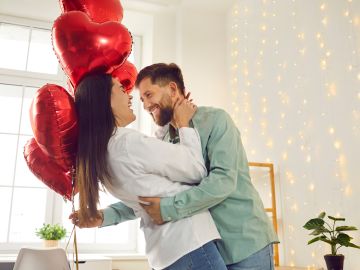 Descubre 10 regalos encantadores por menos de $25 para un San Valentín económico y lleno de amor. Desde llaveros personalizados de Spotify hasta rosas de Lego, encuentra la opción perfecta para sorprender a tu ser querido.