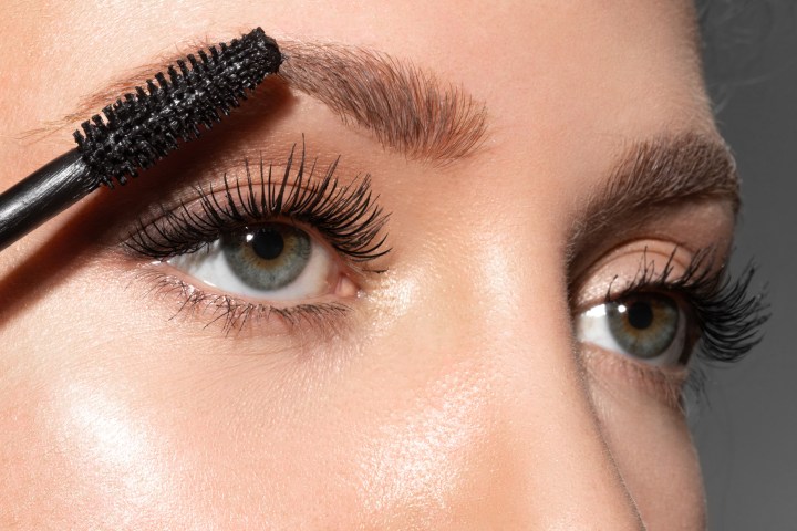 Exploramos a fondo la Maybelline Sky High Lavable Mascara: desde su fórmula única hasta las opiniones de más de 87,000 usuarios satisfechos. Descubre cómo esta máscara de pestañas ha conquistado el mercado con su rendimiento y asequibilidad.