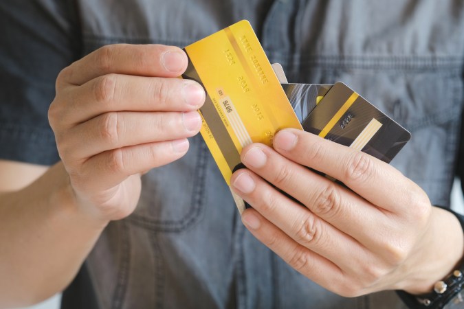 Consigue la tarjeta que mejor se adapte a ti y atus viajes