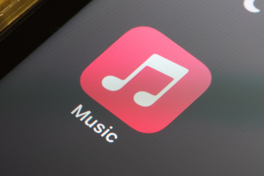 Explora el universo sonoro con Apple Music. Más de 90 millones de canciones, Dolby Atmos y Spatial Audio, hacen de esta plataforma una elección premium para los audiófilos modernos.