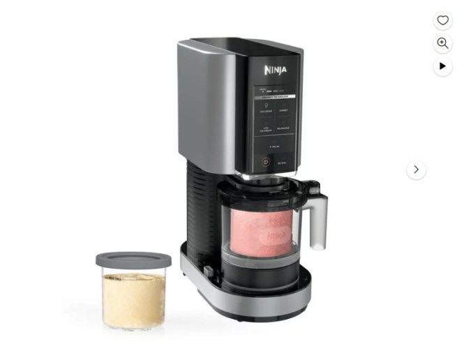 Satisface tus antojos de helado en casa con la máquina Ninja CREAMi. Diseñada para ser fácil de usar y limpiar, esta máquina te permite preparar helados cremosos y deliciosos en cuestión de minutos. Con sus cinco programas de un solo toque, es perfecto para experimentar con una variedad de sabores y texturas.