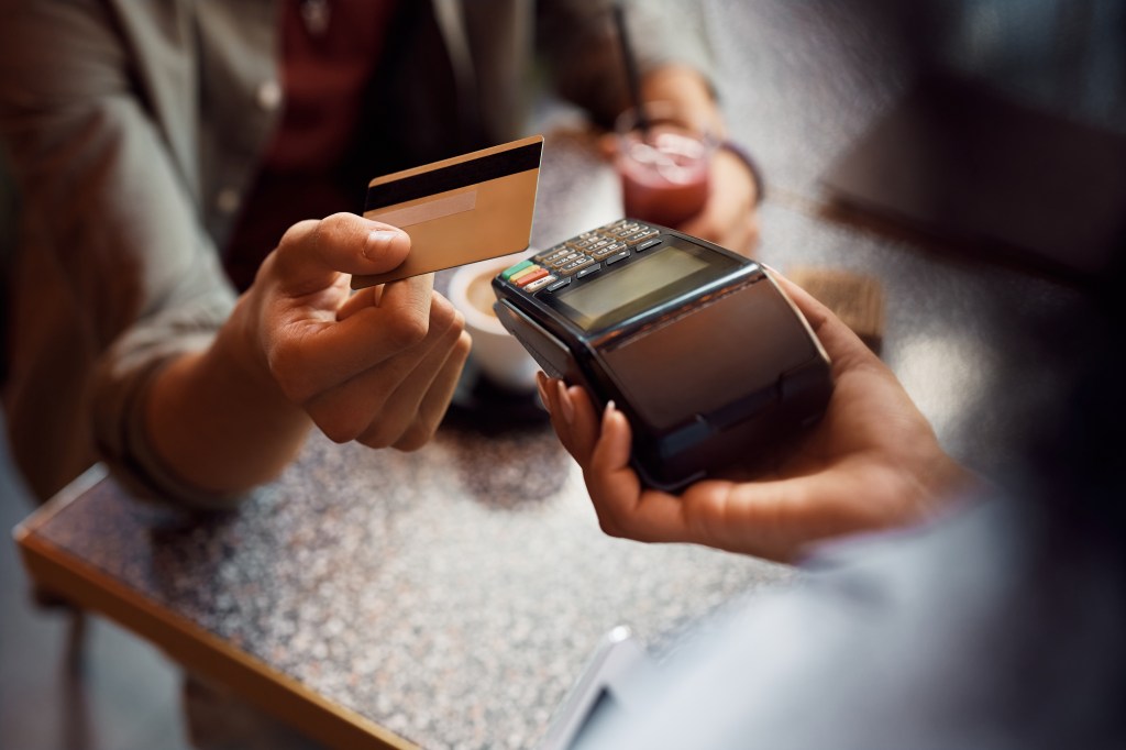 Encuentra la tarjeta de crédito de recompensas perfecta para ti con nuestra guía detallada y recomendaciones expertas.