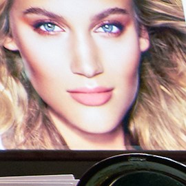 Exploramos los productos más destacados de Charlotte Tilbury en el 2023, desde la célebre colección Pillow Talk hasta el famoso Airbrush Flawless Finish Setting Powder.