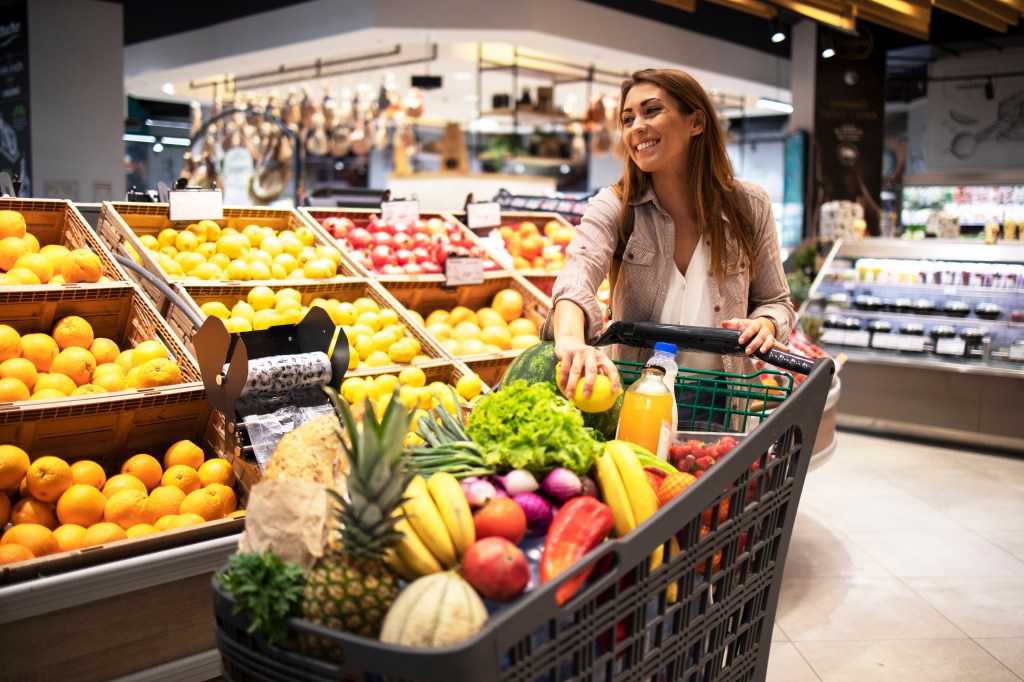 Encuentra una guía completa sobre los supermercados más accesibles en EE. UU. en 2024, con consejos para ahorrar y hacer que cada dólar cuente en tus necesidades básicas de compra.