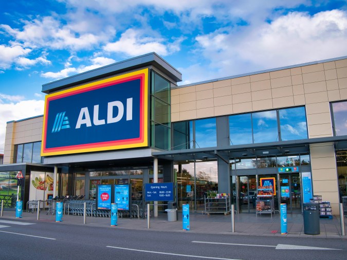 Conoce los secretos detrás de los precios bajos de Aldi y cómo esta cadena alemana te ayuda a ahorrar en tus compras diarias.
