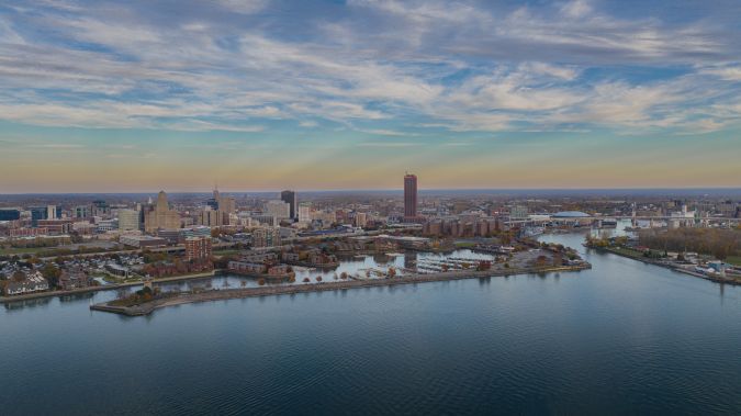 Explora el renacimiento cultural de Buffalo con su ampliación del Buffalo AKG Art Museum y la reapertura del West Side Bazaar. Sumérgete en la historia y la diversidad cultural de esta ciudad vibrante.
