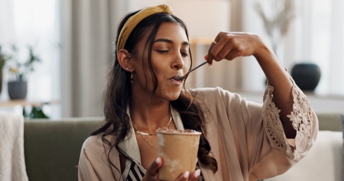 Dairy Queen emociona a sus seguidores con el regreso de su clásico "Día del Cono Gratis", ofreciendo a los clientes la oportunidad de deleitarse con un sabroso cono de vainilla sin gastar un centavo.