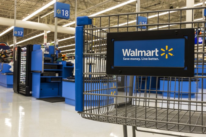 ¿Fuiste afectado por compras de alimentos pesados en Walmart? Descubre cómo reclamar tu parte de la compensación de $45 millones. Todos los detalles sobre quiénes son elegibles y cómo presentar tu reclamo aquí.