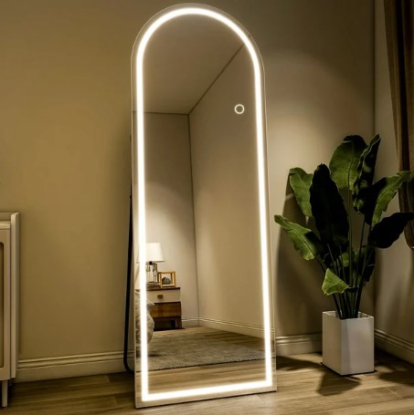 Eleva la estética de tu hogar con el espejo de pie LED arqueado de cuerpo entero de BEAUTYPEAK, que añade un toque de sofisticación a cualquier habitación. Con su tamaño generoso y su diseño moderno, este espejo es el complemento perfecto para tu decoración, tanto funcional como decorativo.