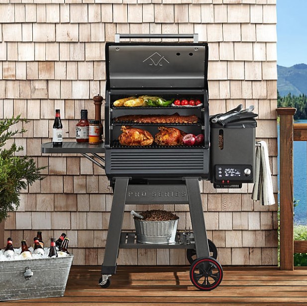 Disfruta de deliciosas barbacoas en casa con la parrilla ahumadora de pellets Mark Pro Series de Member's. Con su diseño robusto y su capacidad para proporcionar un ahumado perfecto, esta parrilla es ideal para cualquier entusiasta de las parrilladas. ¡Aprovecha el descuento disponible y ahorra en esta excelente adición a tu patio trasero!

