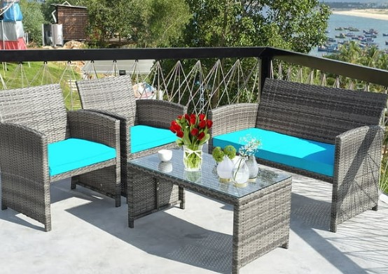 Sumérgete en el lujo y la comodidad al aire libre con este juego de muebles de mimbre para patio de Costway. Con un sofá acolchado y una elegante mesa de cristal para conversar, este conjunto transformará tu patio en un oasis de relajación y estilo.