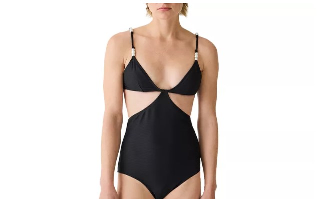 Sumérgete en el lujo y el estilo con el traje de baño de una pieza de J.Crew: adornado con perlas y una abertura acanalada, este traje ofrece un descuento del 88% durante la promoción de mitad de temporada.
